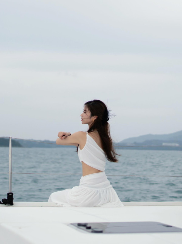 港姐季軍布吉度假晒性感泳衣照 過萬蚊名牌比堅尼不及超模身材吸睛