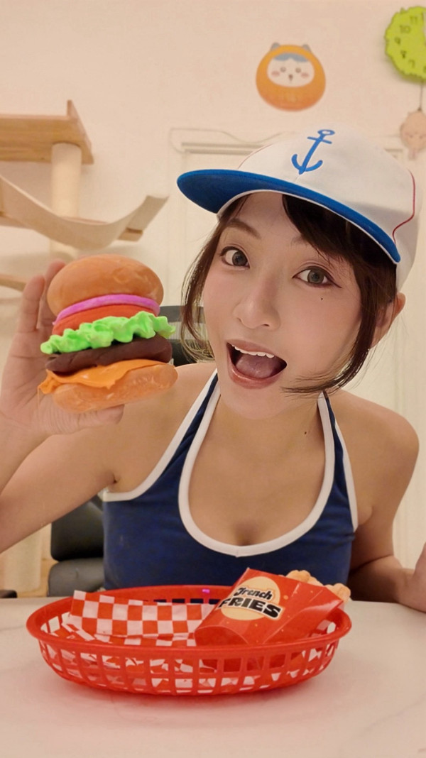 (圖片:IG@suet_e) 熱海花火大會|香港KOL雪兒為日本睇煙花自私行為道歉 認與霍哥遊日澄清已與前夫分居