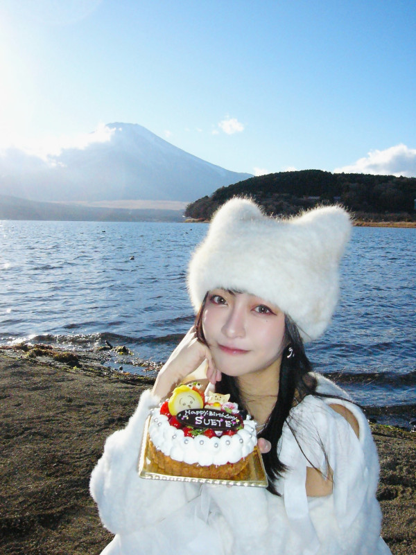 (圖片:IG@suet_e) 熱海花火大會|香港KOL雪兒為日本睇煙花自私行為道歉 認與霍哥遊日澄清已與前夫分居