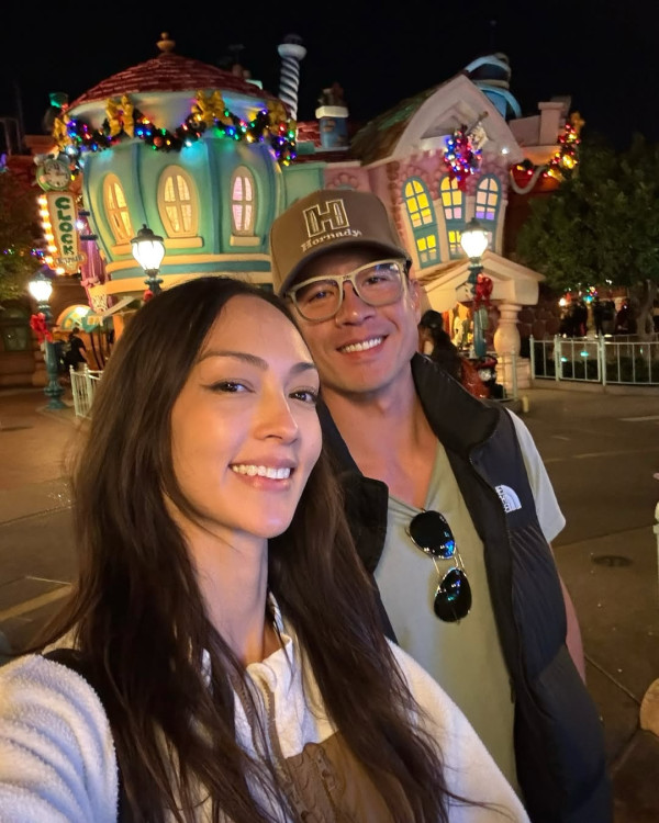 Jessica C.疑復出幕前性感解放「警鐘胸」 樹葉遮掩上圍尺度超大震撼眼球