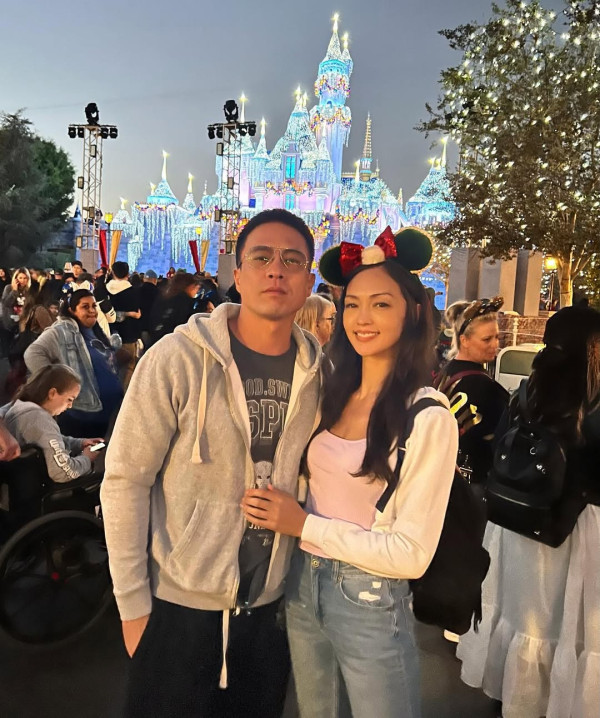 Jessica C.疑復出幕前性感解放「警鐘胸」 樹葉遮掩上圍尺度超大震撼眼球