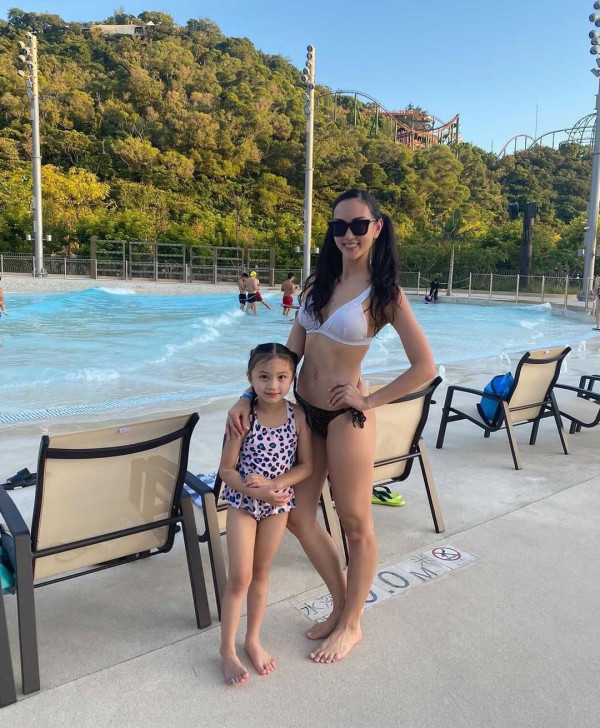 Jessica C.疑復出幕前性感解放「警鐘胸」 樹葉遮掩上圍尺度超大震撼眼球