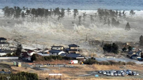 日本地震｜1 米海嘯威力有幾大？「水牆」影片瘋傳 殺傷力驚人