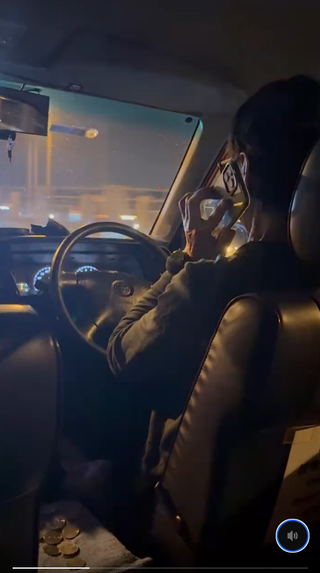 【有片】的士司機單手揸軚飄移 港男震驚司機竟專心傾股票 眼利網民列3大恐怖風險