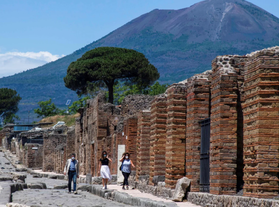 意大利龐貝古城,有遊客順手帶走馬賽克碎片,傳聞惹了惡運。(圖:The Guardian) 意大利龐貝古城,有遊客順手帶走馬賽克碎片,傳聞惹了惡運。(圖:The Guardian)