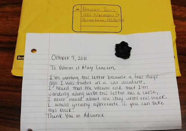 夏威夷火山石,傳說中冒犯火神會招致惡運(圖:夏威夷旅遊局|痞客邦) 夏威夷火山石,傳說中冒犯火神會招致惡運(圖:夏威夷旅遊局|痞客邦)