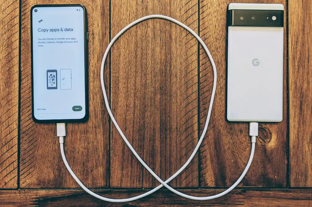 終於可以輕鬆轉會！ Apple / Google 「拆牆」互通 網民興奮：iPhone Android 互轉不再遺失資料