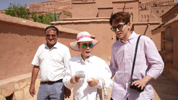 阮浩棕被阿姐逼供戀情全程迴避!AI重現嫲嫲旅遊畫面當場哭成淚人