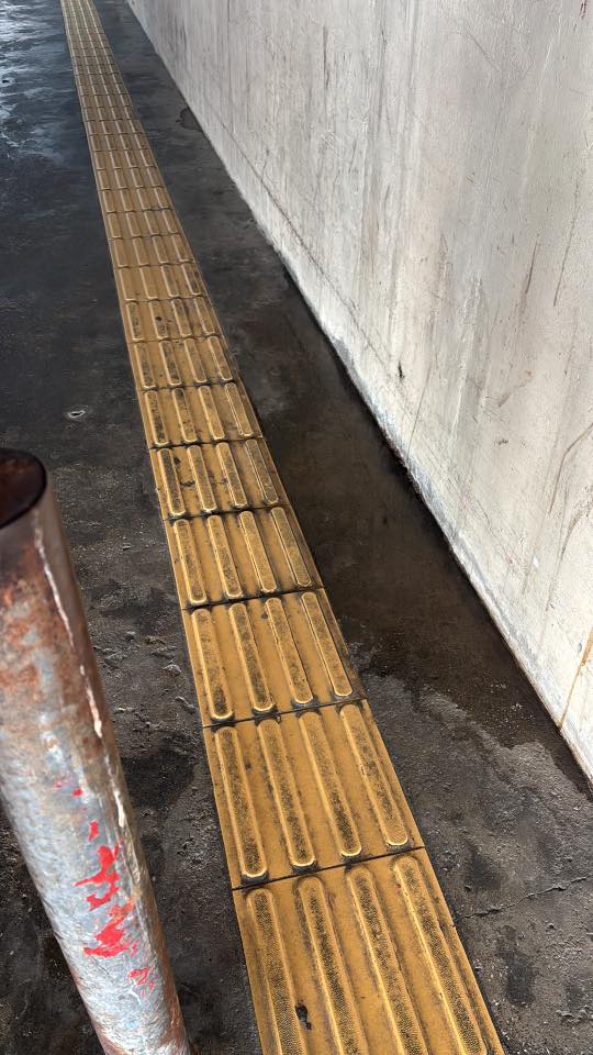 屋邨商場環境十分老舊。圖片來源：Facebook@公屋討論區