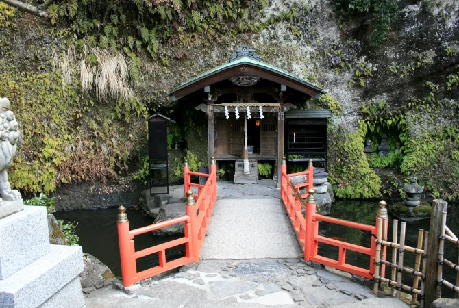 亞洲4大求財靈廟｜中六合彩頭獎靠「洗」出嚟？日本合法洗錢求發財+參拜流程 