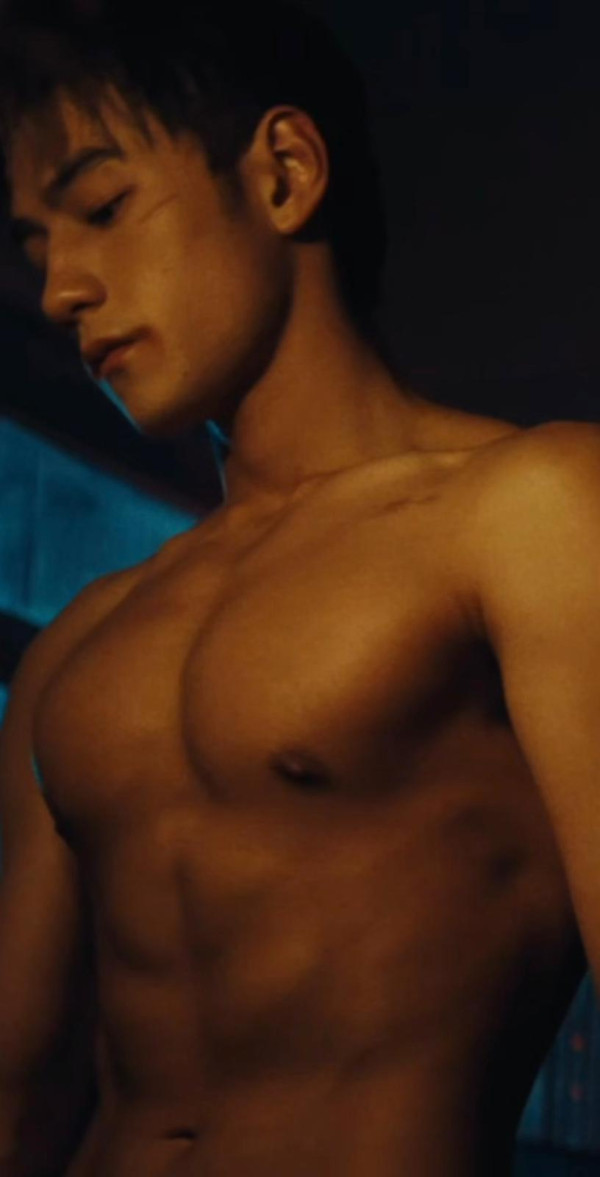 Jeffrey魏浚笙公開昔日肥仔肚腩相 對比最新腹肌狀態驚人!跟貼潮流抽水元朗肉餅︰曾經係肉彈