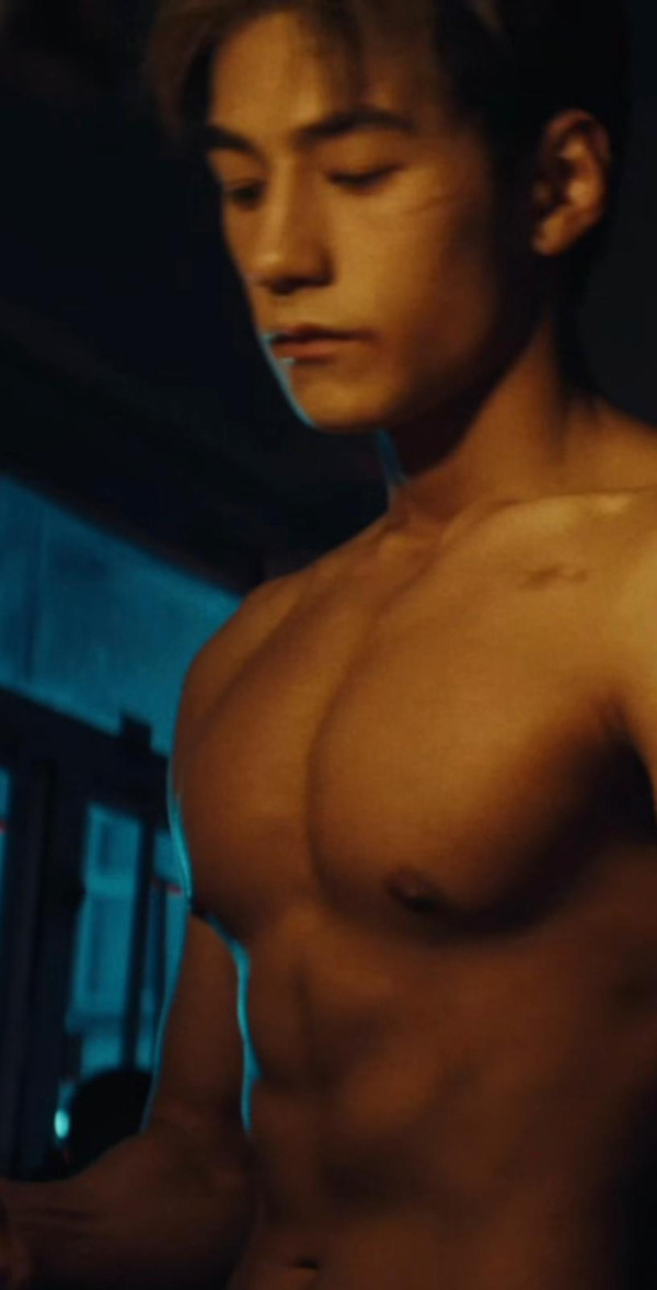 Jeffrey魏浚笙公開昔日肥仔肚腩相 對比最新腹肌狀態驚人!跟貼潮流抽水元朗肉餅︰曾經係肉彈