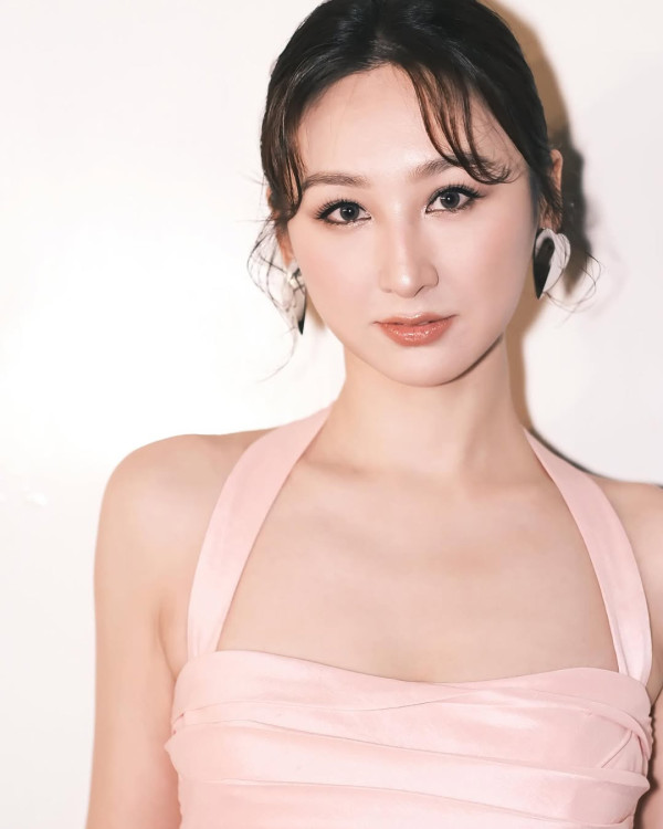 38歲高海寧零妝容真實素顏曝光 比化妝更年輕！網民直呼：起碼後生10年