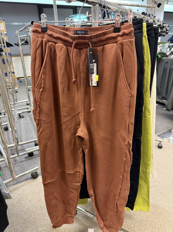 尖沙咀海港城名牌開倉低至3折！羽絨/風褸/冬季服飾特賣 OBEY/Aape/izzue/Dime/b+ab