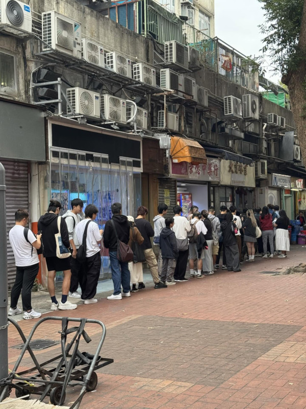 元朗大寶冰室門外有人龍排隊