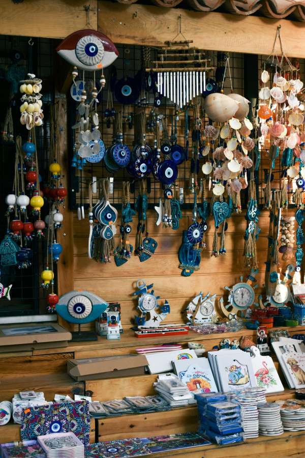 (圖:pexels) 買錯手信行衰運?日本娃娃/佛牌易附靈7大邪門手信勿亂買亂執 玄學家教化解