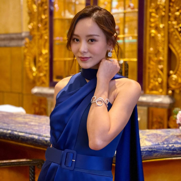 36歲性感女神落淚見證胞弟大學畢業 無悔年花數十萬供澳洲升學：忍唔住流淚