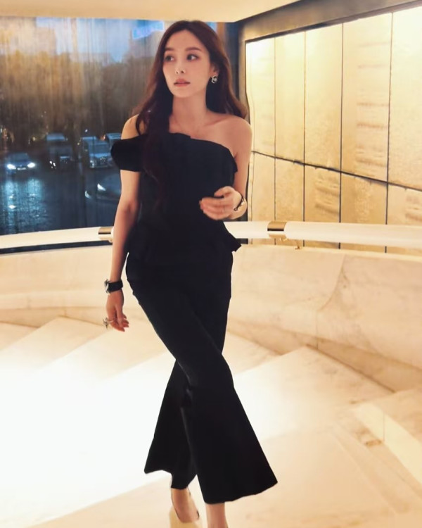 36歲性感女神落淚見證胞弟大學畢業 無悔年花數十萬供澳洲升學：忍唔住流淚