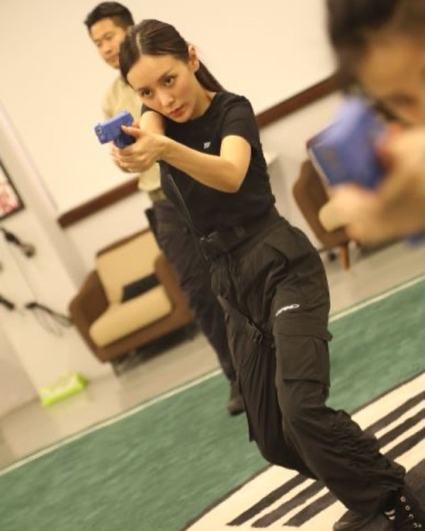 36歲性感女神落淚見證胞弟大學畢業 無悔年花數十萬供澳洲升學:忍唔住流淚