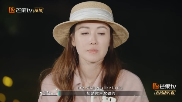 李施嬅揭車崇健拍拖8年不知她海鮮過敏 失望透頂當眾拭淚感嘆：感覺我好像個媽媽