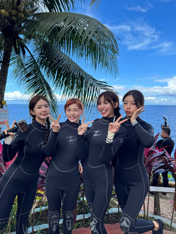 林襄遊菲律賓宿霧大解放曬粉紅比堅尼 曾懶理整容負評自勉：世上沒有醜女人 