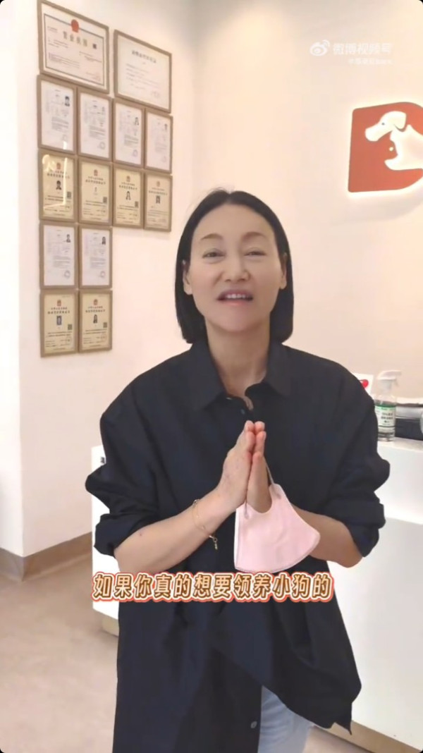 65歲惠英紅驚爆震撼彈無預警宣布喜訊 突然發文做媽媽：跟大家分享我的大事