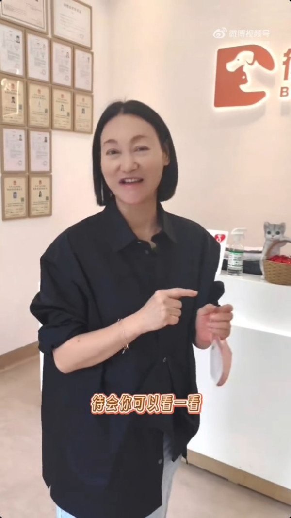 65歲惠英紅驚爆震撼彈無預警宣布喜訊 突然發文做媽媽：跟大家分享我的大事