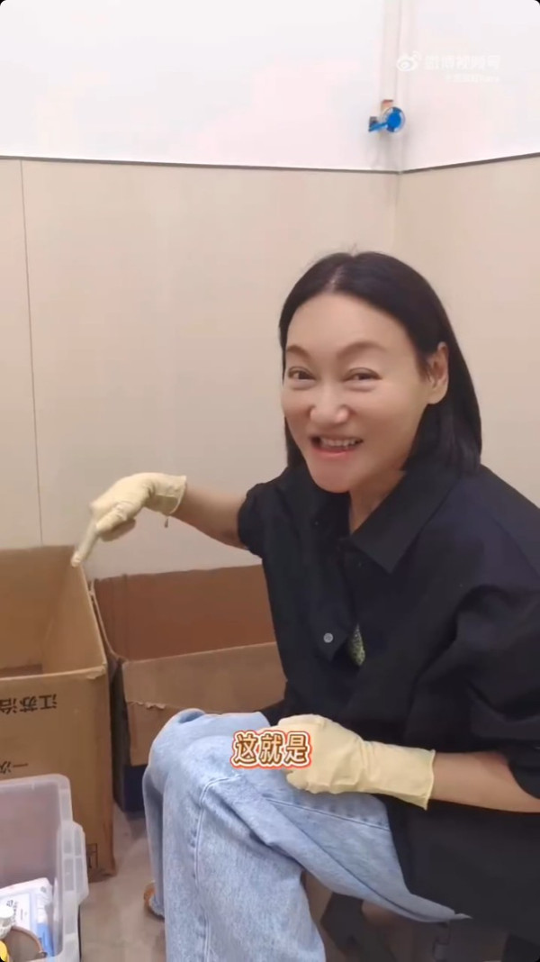 65歲惠英紅驚爆震撼彈無預警宣布喜訊 突然發文做媽媽：跟大家分享我的大事