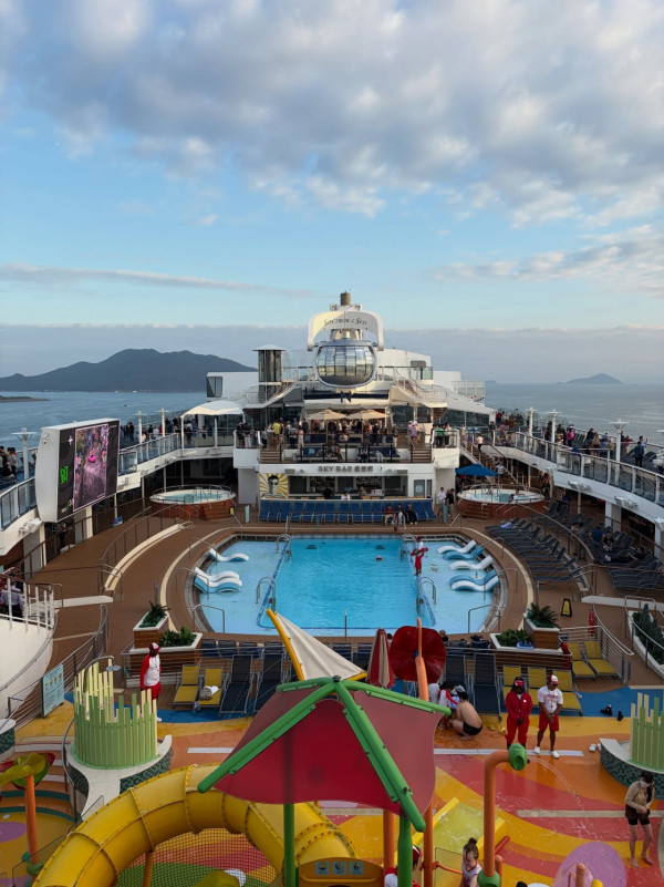 前TVB咪神郵輪大解放晒火辣比堅尼 34D上圍「噴鼻血級」事業線遭瘋狂截圖