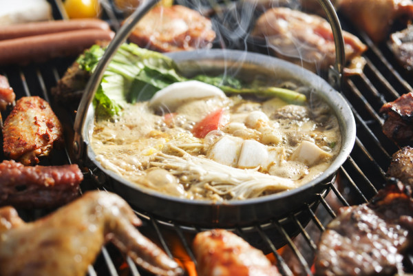 大欖繁星燒烤$228全日任食任玩！邊火鍋邊燒烤 80+款食品 西冷扒/雞中翼/豬腩肉/魷魚！