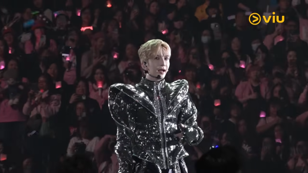 Anson Lo亞博演唱會|驚人26吋細腰挑戰性感尺度 親回台上爆鈕甩褲險走光驚險瞬間