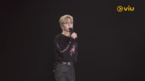 Anson Lo亞博演唱會|驚人26吋細腰挑戰性感尺度 親回台上爆鈕甩褲險走光驚險瞬間