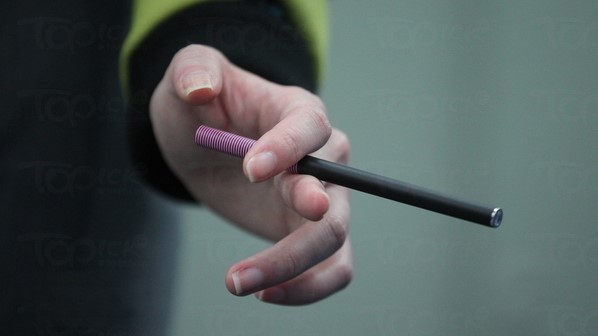 電子煙入境香港︱網民過皇崗口岸攜電子煙被查 控煙辦警告「會留案底」︰我人生玩完了