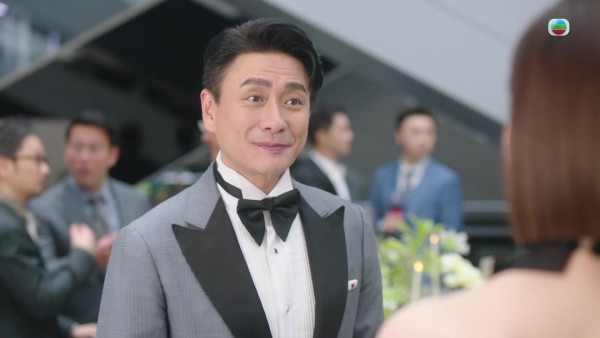 新聞女王2劇評|黃宗澤火力全開演活「賤精總監」精彩多變「衰格表情包」掀洗版潮