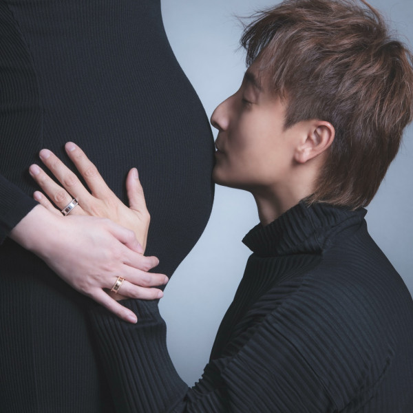 方力申宣布太太提早誕下囡囡！一家三口首張全家福合照！IG報喜母女平安