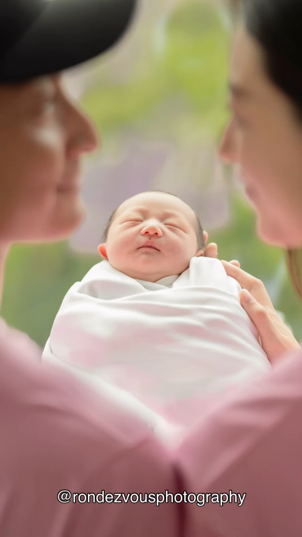 方力申宣布太太提早誕下囡囡！一家三口首張全家福合照！IG報喜母女平安