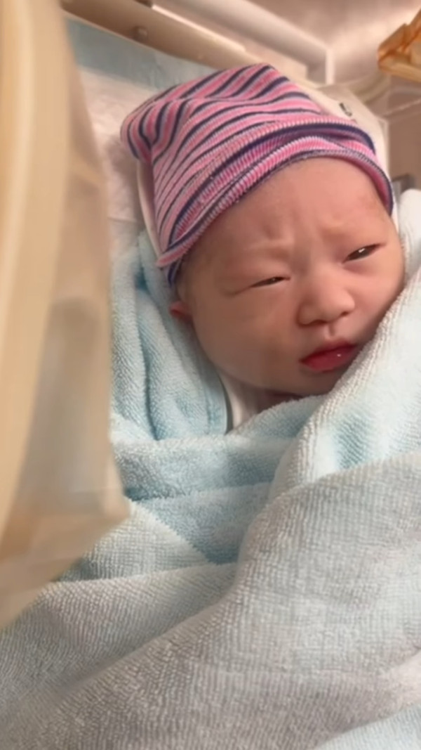 方力申宣布太太提早誕下囡囡！一家三口首張全家福合照！IG報喜母女平安