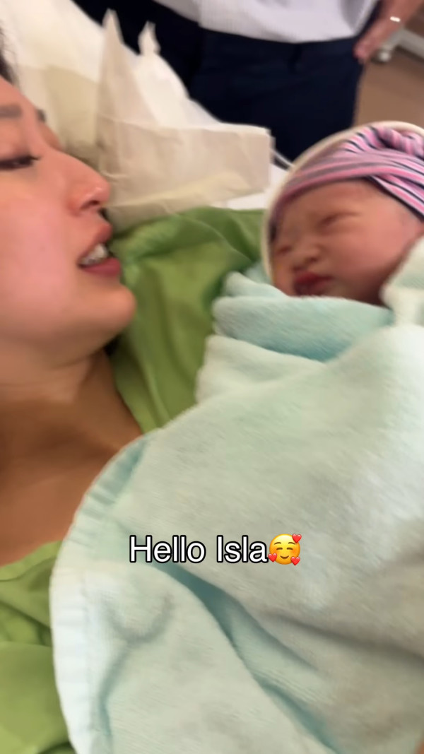 方力申宣布太太提早誕下囡囡！一家三口首張全家福合照！IG報喜母女平安