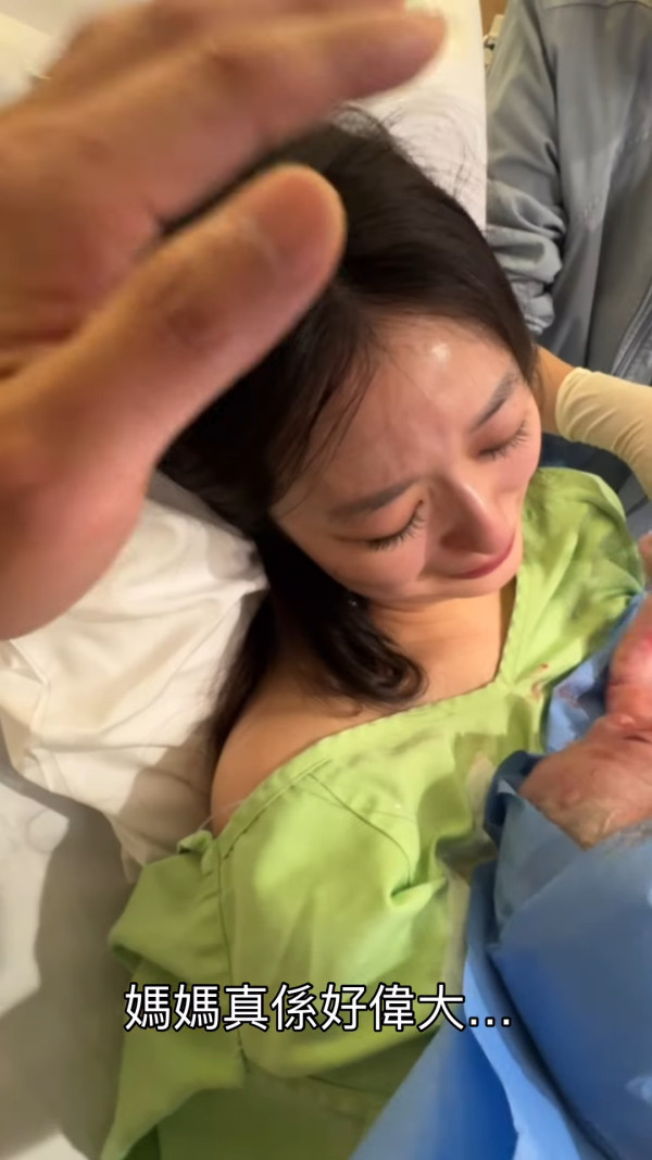 方力申宣布太太提早誕下囡囡！一家三口首張全家福合照！IG報喜母女平安