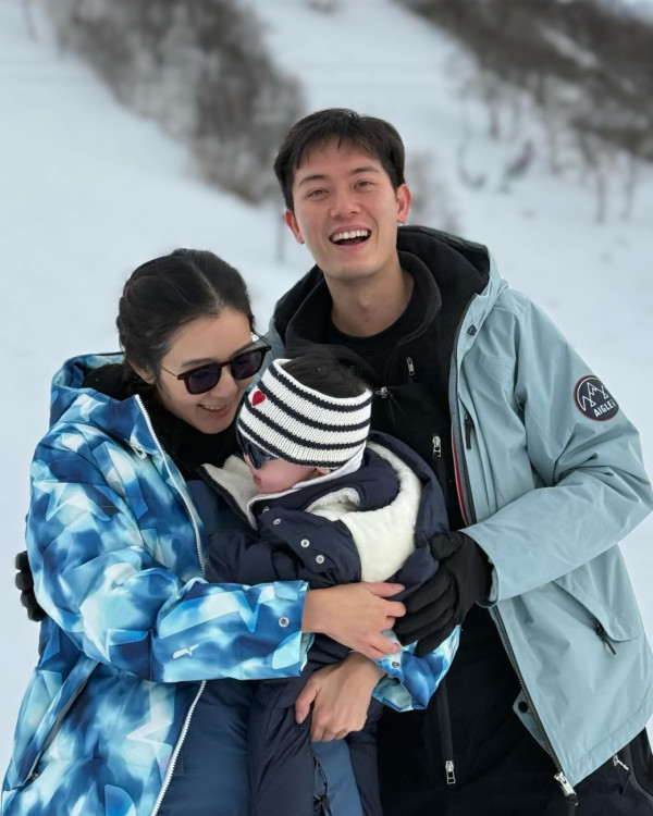 麥明詩晒雪地全家福慶祝34歲生日!雪中抱囝囝畫面極幸福︰感恩能在一起
