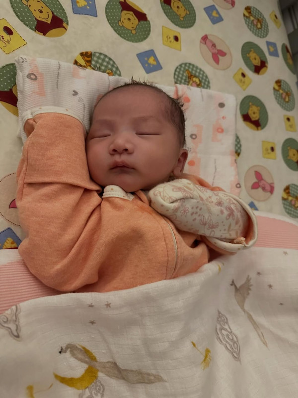 年度回顧｜盤點2025年娛樂圈16位新手爸媽 TVB模範夫妻結婚7年終報喜！呢位秘密生B最震撼！