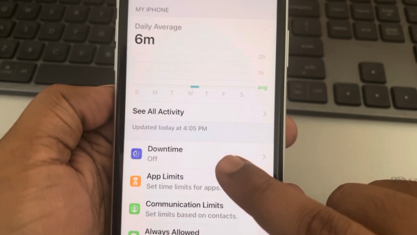 細路放假亂玩手機？Apple推8大新措施「家長鎖」設定 防誤觸課金/封殺18+網站