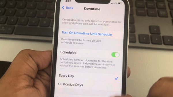 細路放假亂玩手機？Apple推8大新措施「家長鎖」設定 防誤觸課金/封殺18+網站