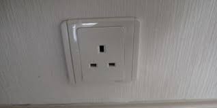 拖板插滿「高功率電器」險燒屋？  暖爐+風筒一齊開即跳掣？  教你計「13A 上限」保命