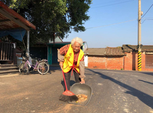 健康長壽秘訣︱101歲人瑞長壽祕訣曝光 愛吃2種肉+4大生活習慣養成「不老」身心！