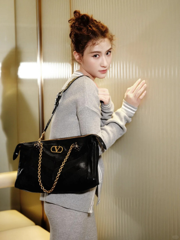 何超蓮驚喜慶祝竇驍37歲生日低調放閃!當眾有一舉動粉碎婚變傳聞︰甜到漏