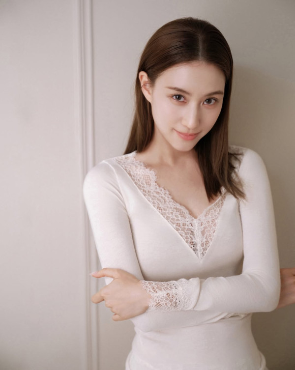 何超蓮驚喜慶祝竇驍37歲生日低調放閃！當眾有一舉動粉碎婚變傳聞︰甜到漏