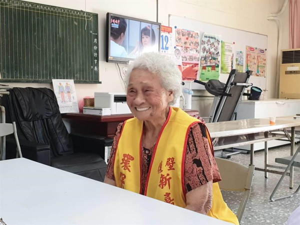 健康長壽秘訣︱101歲人瑞長壽祕訣曝光 愛吃2種肉+4大生活習慣養成「不老」身心！