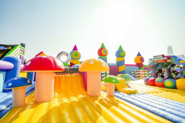 全球最大彈跳城堡2026年回歸西九文化區!逾10萬呎超巨型充氣遊樂區/早鳥優惠門票詳情一覽