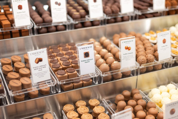 【限定聖誕禮遇】香港國際機場聖誕購物賞攻略 高達HK$3,000國泰航空機票禮券、2X積分及商戶優惠即日開催